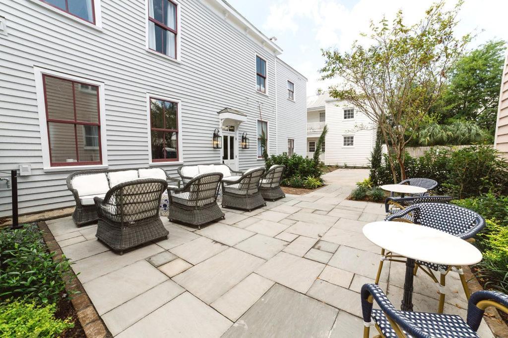 Guesthouse Charleston East 46 H Eksteriør billede